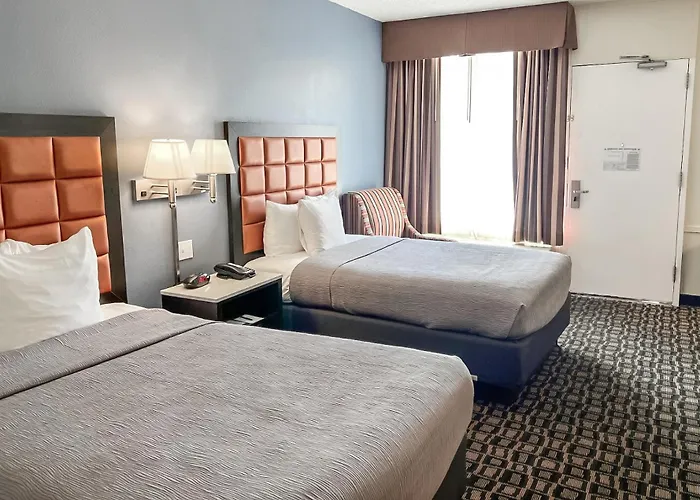 Quality Inn Airport - Cruise Port