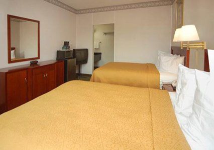Inn Quality Airport - Cruise Port 2*