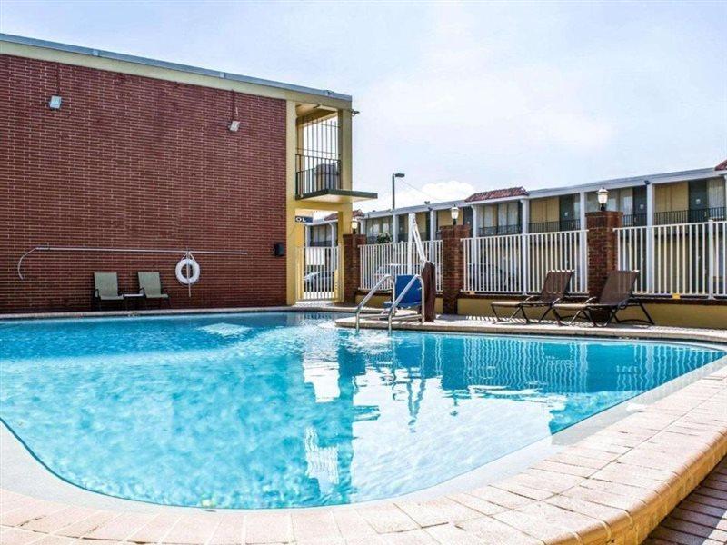 Quality Airport - Cruise Port Inn