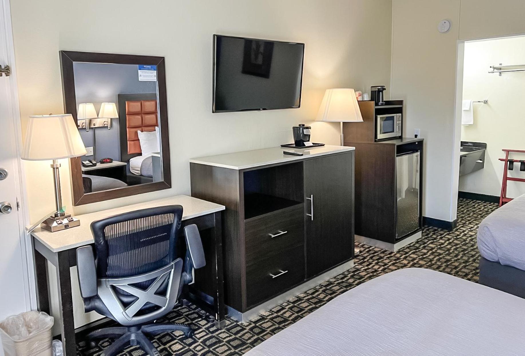 Quality Airport - Cruise Port Inn