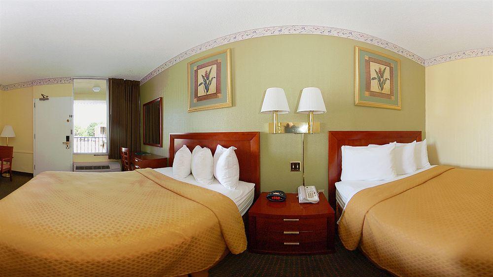 Quality Airport - Cruise Port Inn