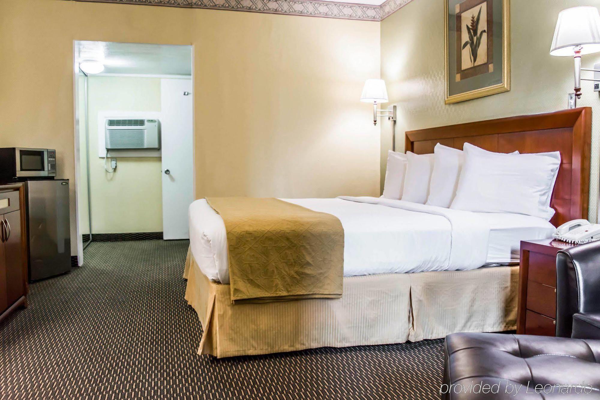 Quality Airport - Cruise Port Inn 2*