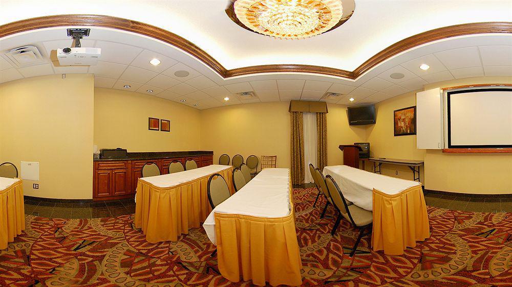 Inn Quality Airport - Cruise Port