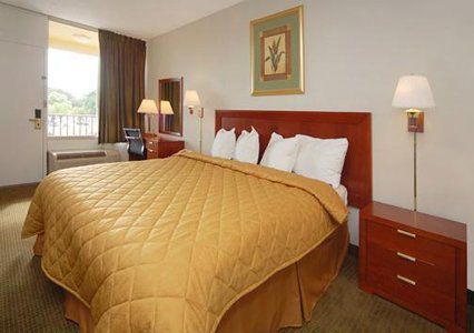 Quality Airport - Cruise Port Inn 2*